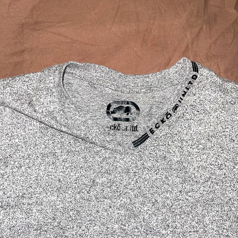 I t-shirt used , gray color